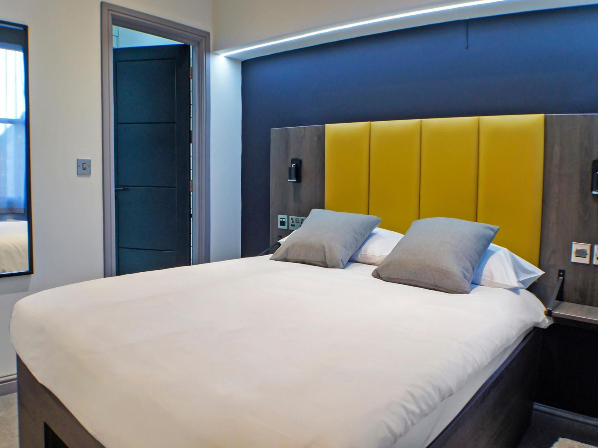 Oyo Arms Boutique Pub&hotel Hotel 4*