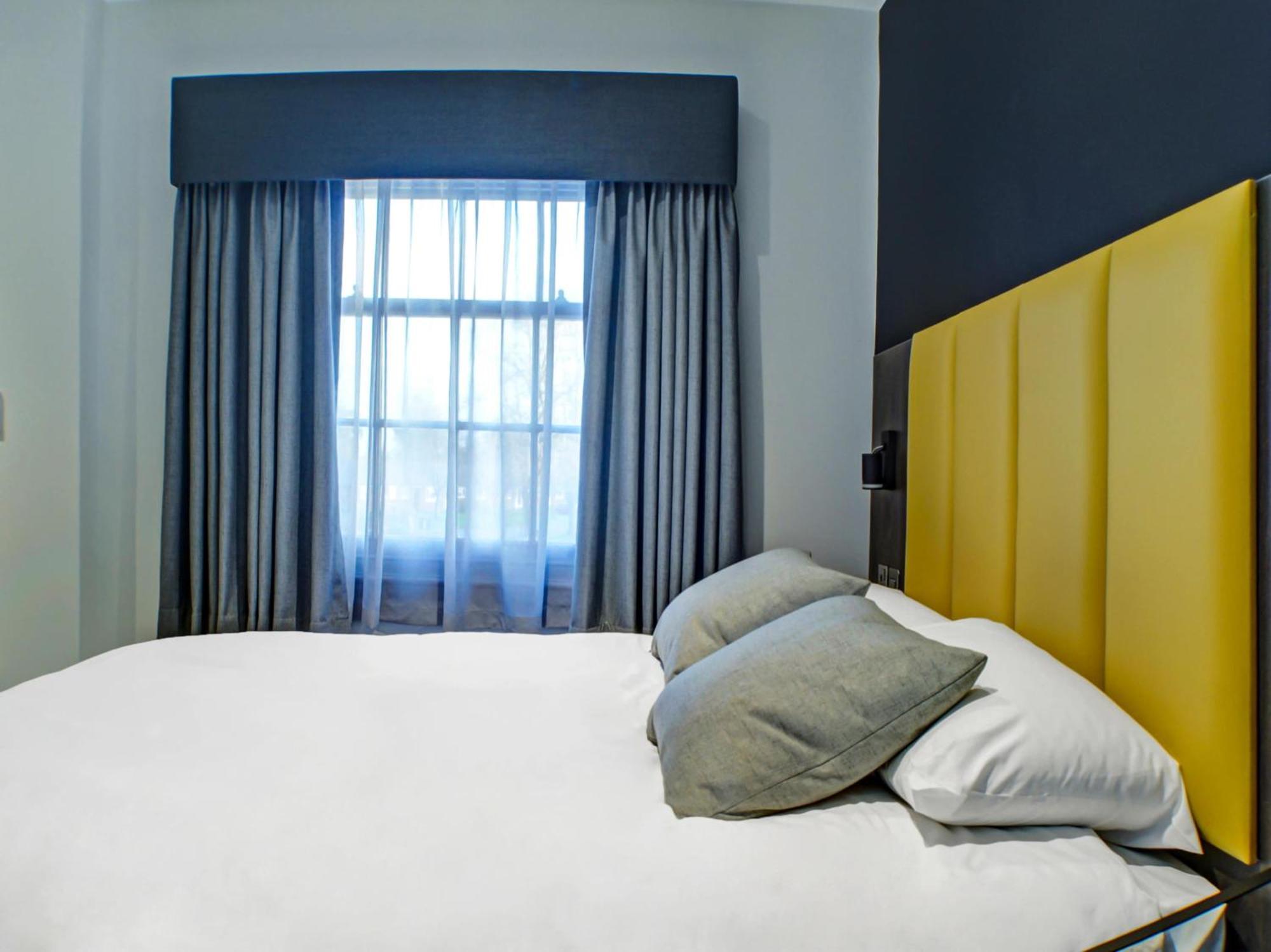 Arms 4* Tamworth