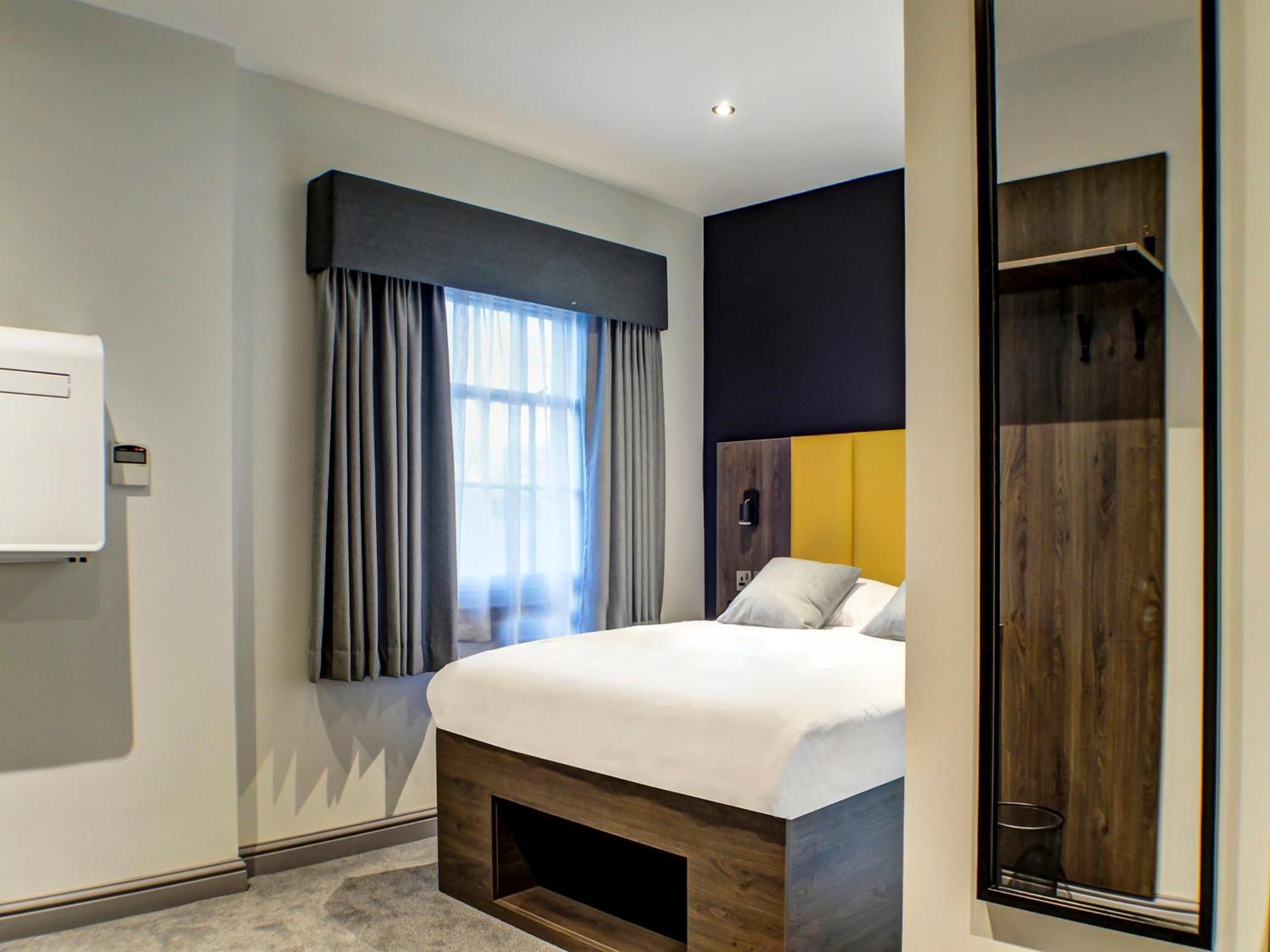 Arms Hotel