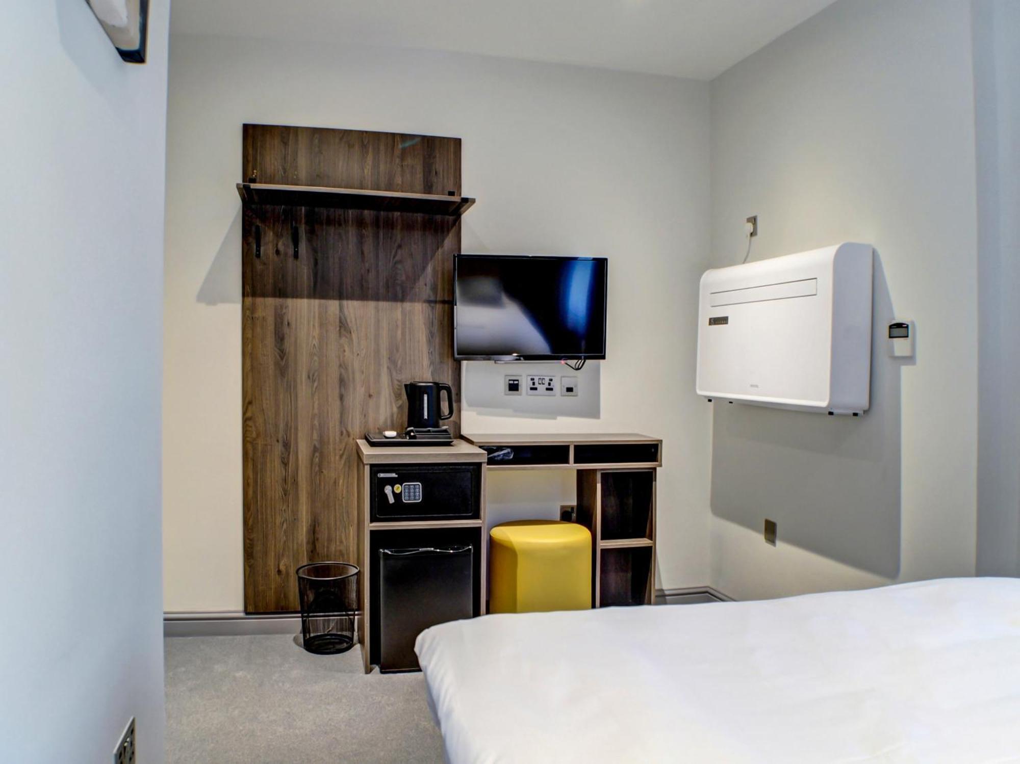 Oyo Arms Boutique Pub&hotel Hotel 4*