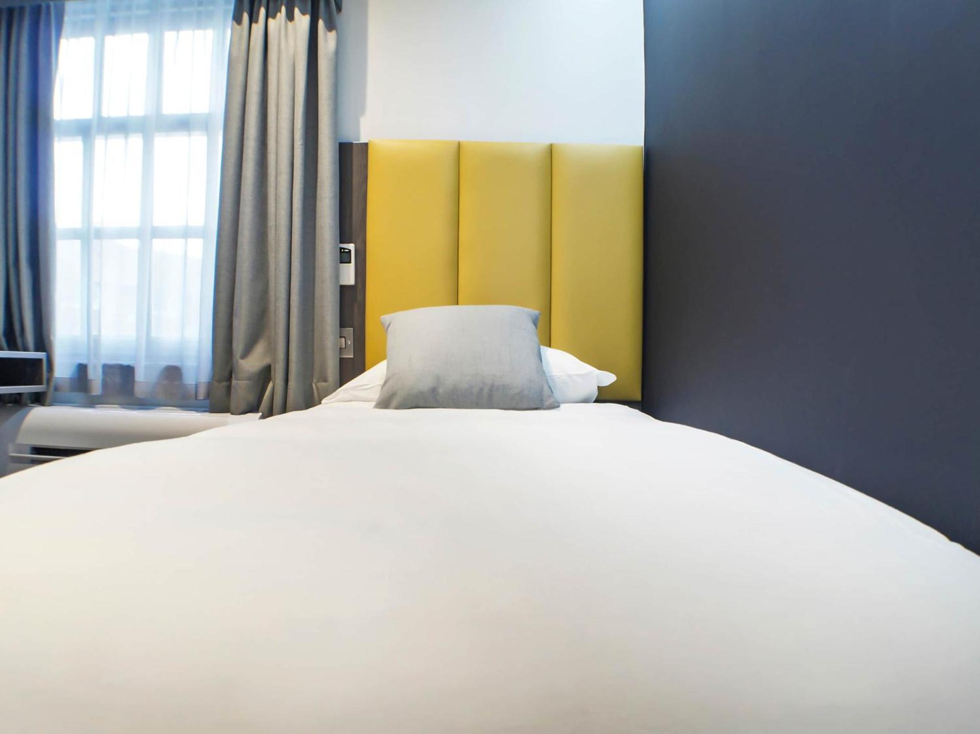 Arms 4* Tamworth