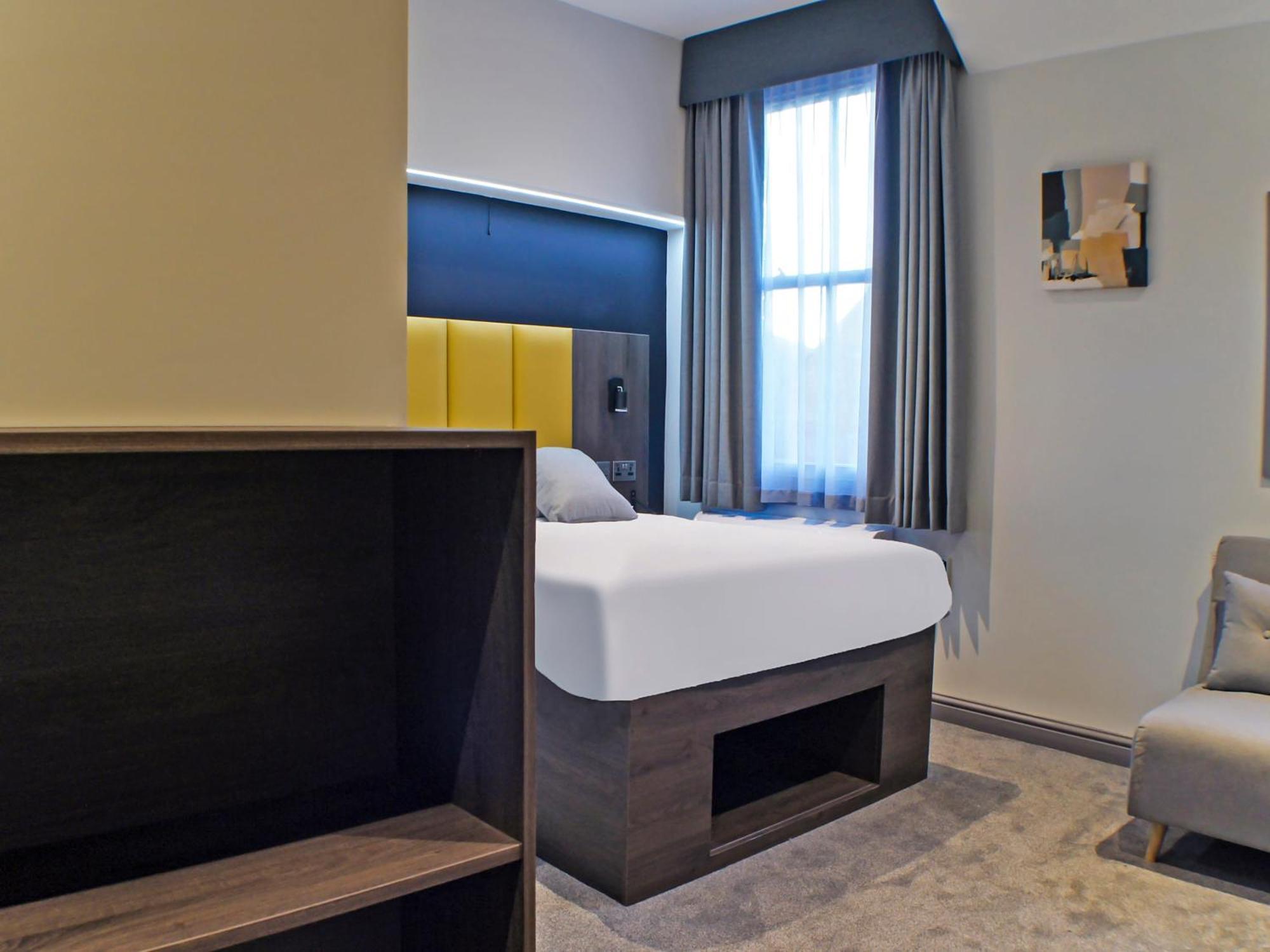 Hotel Oyo Arms Boutique Pub&hotel