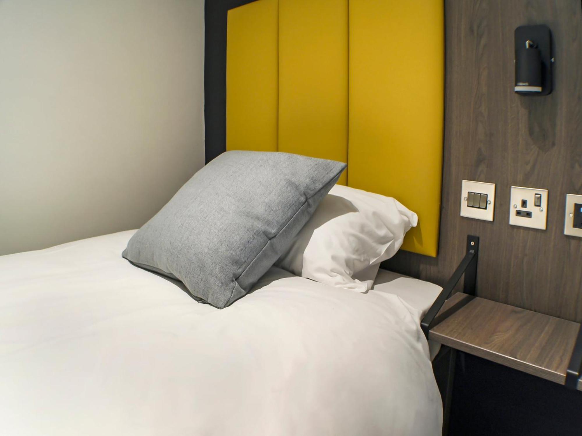 Oyo Arms Boutique Pub&hotel Hotel 4*
